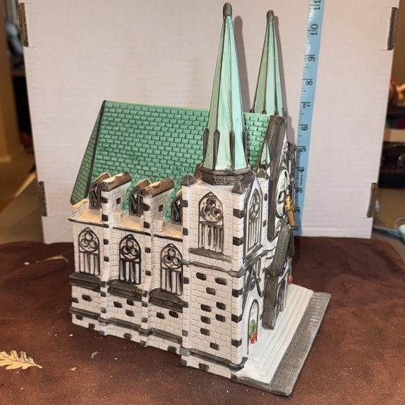 🐈‍⬛ Heritage Village Christmas in the City Series “Cathedral “(R) - Picture 4 of 12
